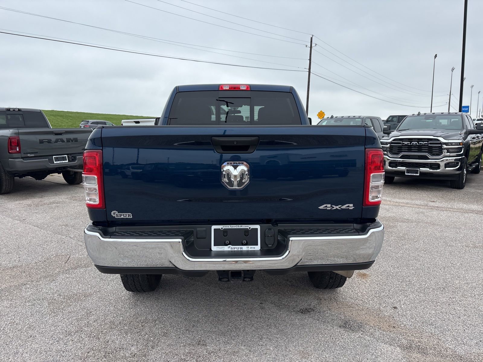 Used 2024 RAM 2500 Tradesman w/ Chrome Appearance Group AWD/4WD image 5