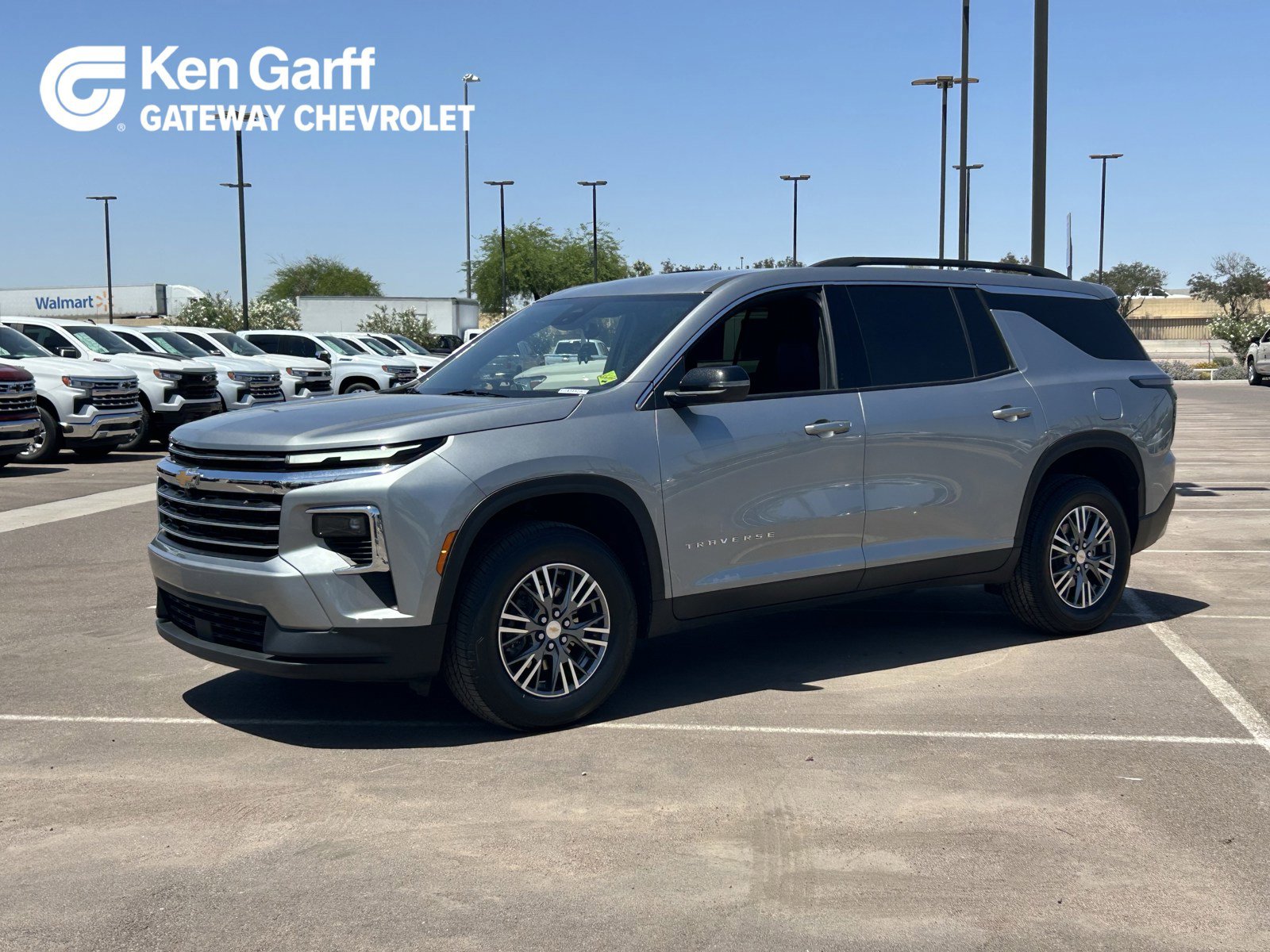 Certified 2025 Chevrolet Traverse LT FWD image 1