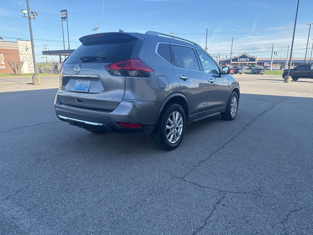 Used 2017 Nissan Rogue SV w/ SV Premium Package image 7