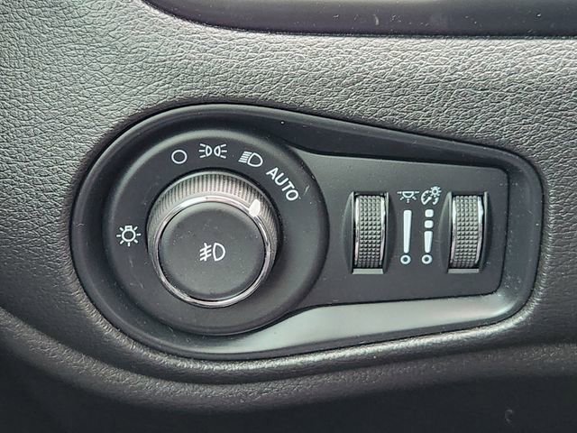 Used 2018 Jeep Renegade Limited w/ UConnect 8.4 Nav Group image 20