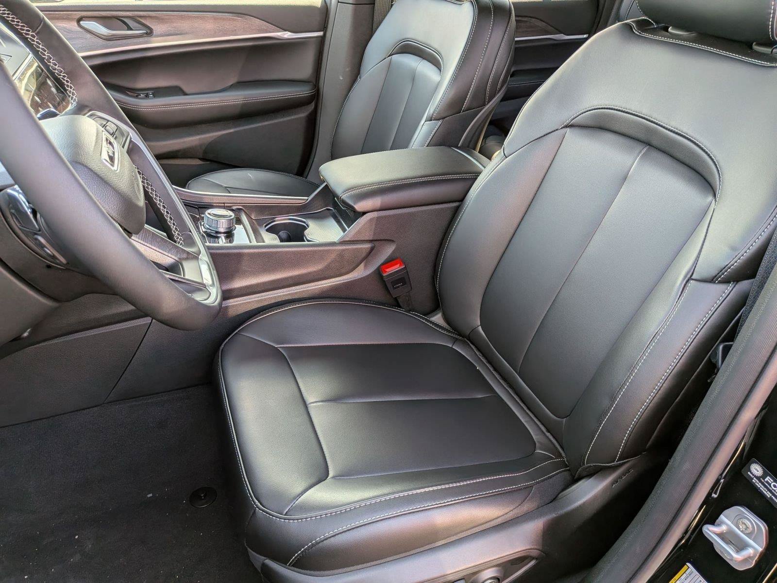 New 2026 Jeep Grand Cherokee Limited AWD/4WD image 13