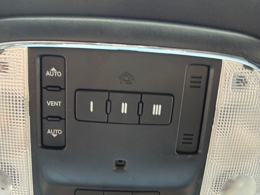 Used 2016 Jeep Grand Cherokee Limited AWD/4WD image 16