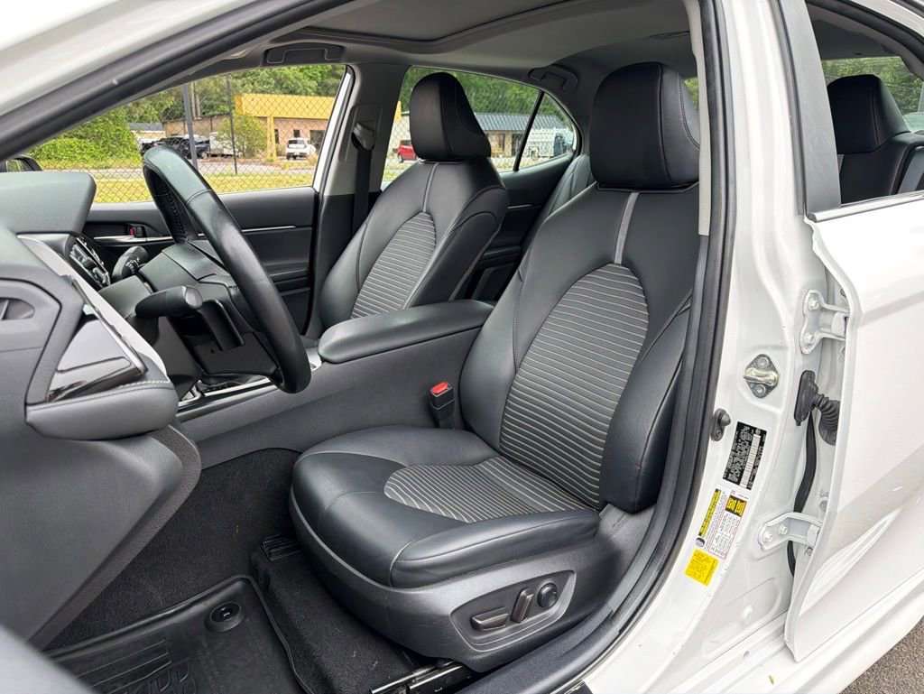 Used 2020 Toyota Camry SE FWD image 17