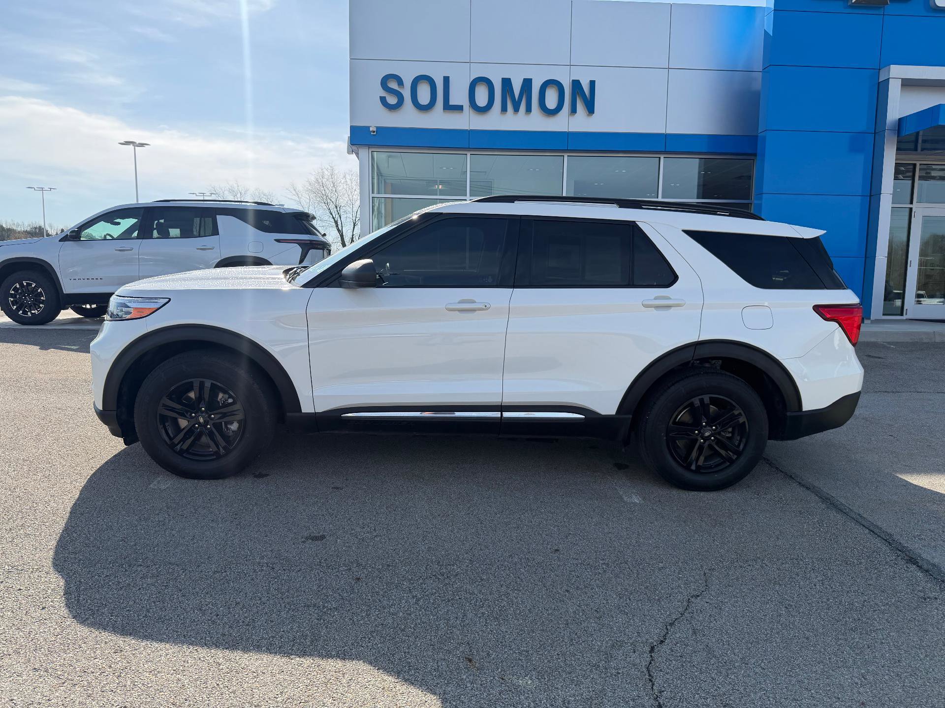 Used 2022 Ford Explorer XLT w/ Equipment Group 202A AWD/4WD image 3