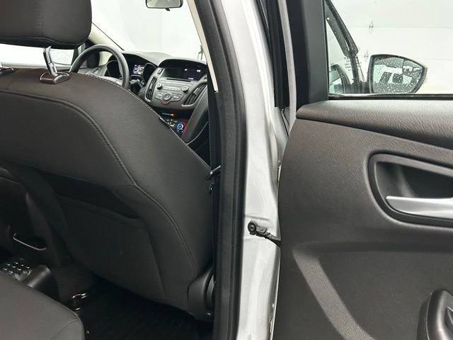 Used 2016 Ford Focus SE w/ SE Power Seat Package image 29