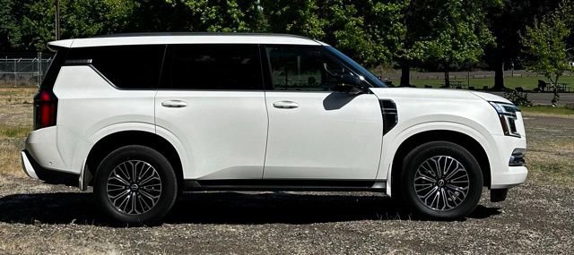 Used 2025 Nissan Armada SL AWD/4WD image 11