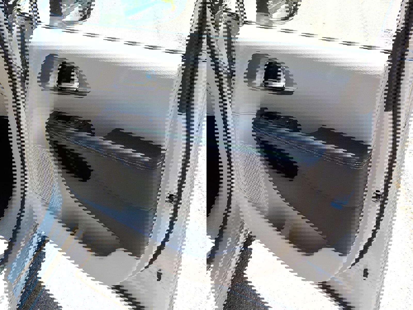 Used 2023 Chrysler Pacifica Touring-L image 17