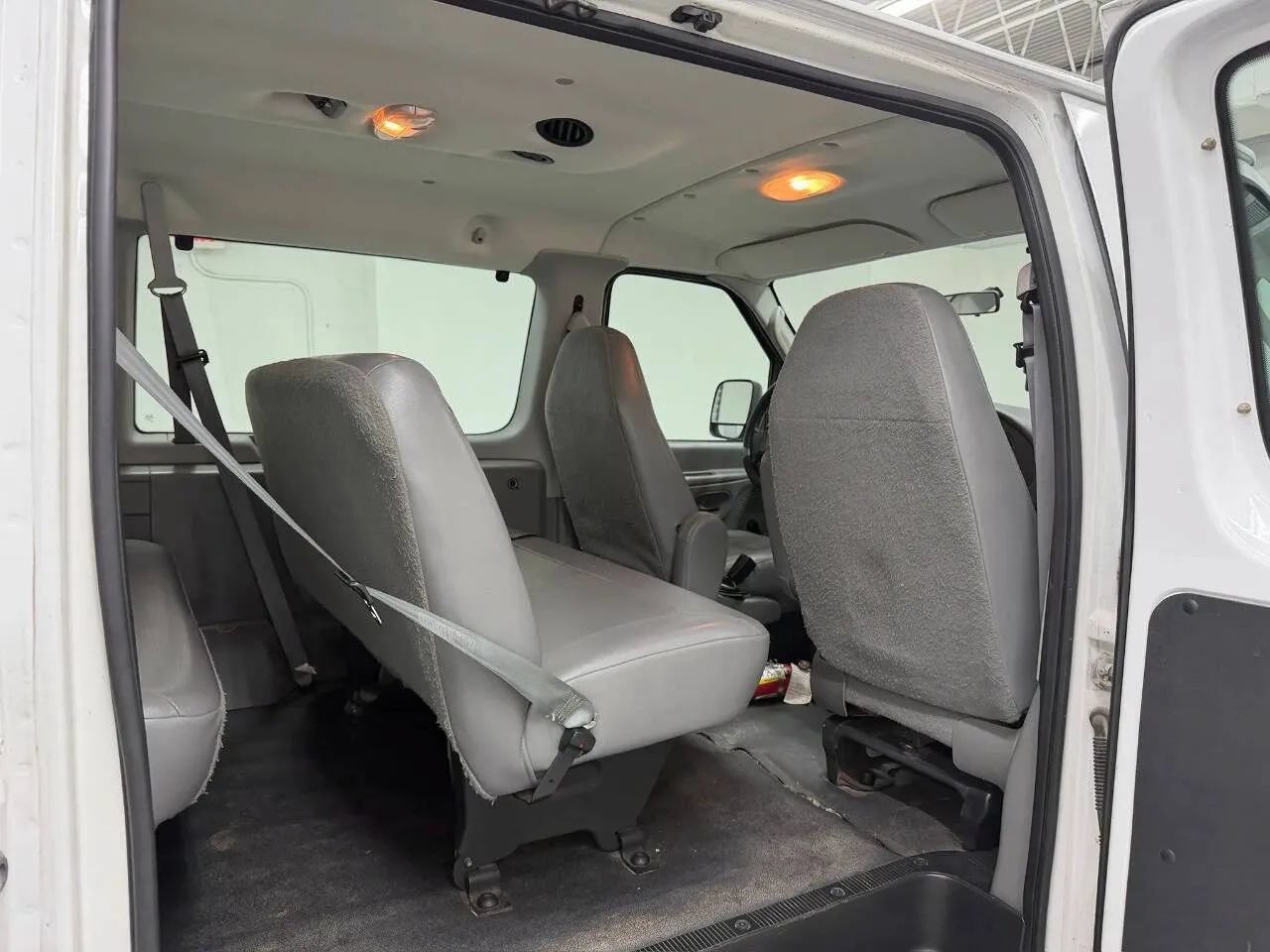Used 2003 Ford E-350 and Econoline 350 XL RWD image 28