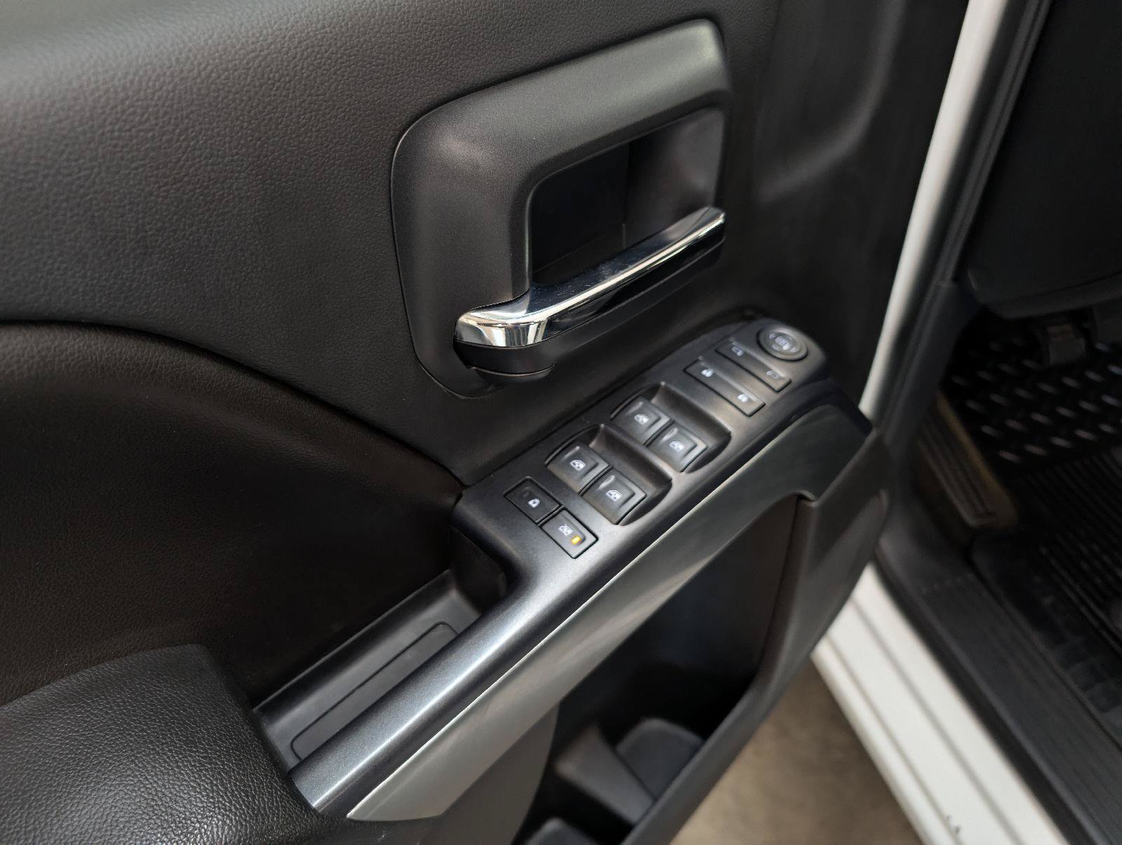 Used 2015 Chevrolet Silverado 1500 LT AWD/4WD image 18