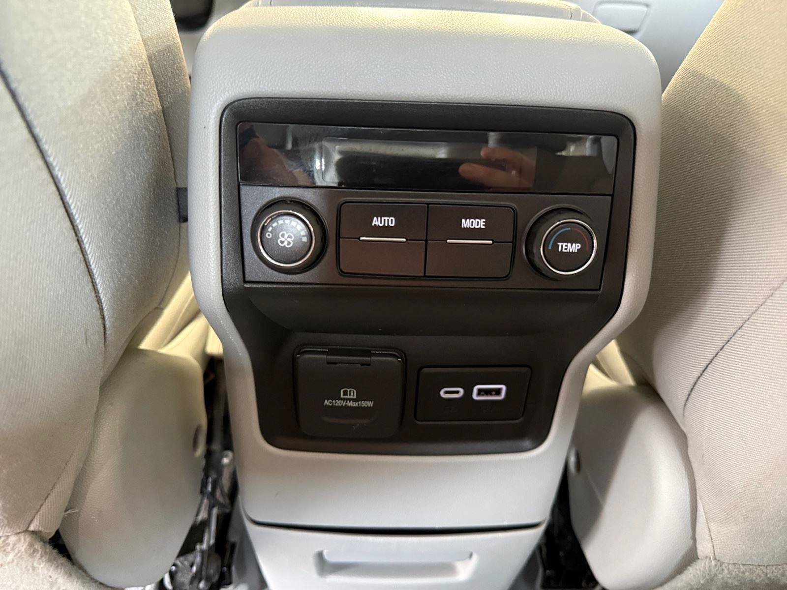 Used 2022 GMC Acadia SLE w/ LPO, Cargo Package AWD/4WD image 21
