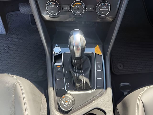 Used 2021 Volkswagen Tiguan SE w/ Panoramic Sunroof Package AWD/4WD image 19