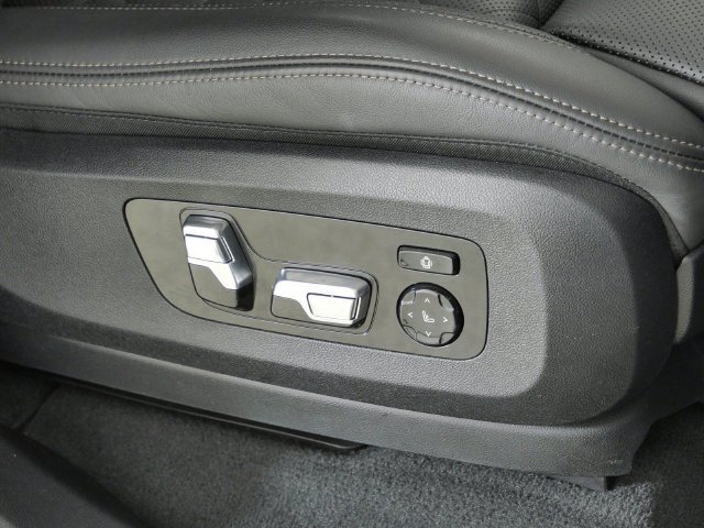 New 2027 Volkswagen Jetta SE FWD image 22