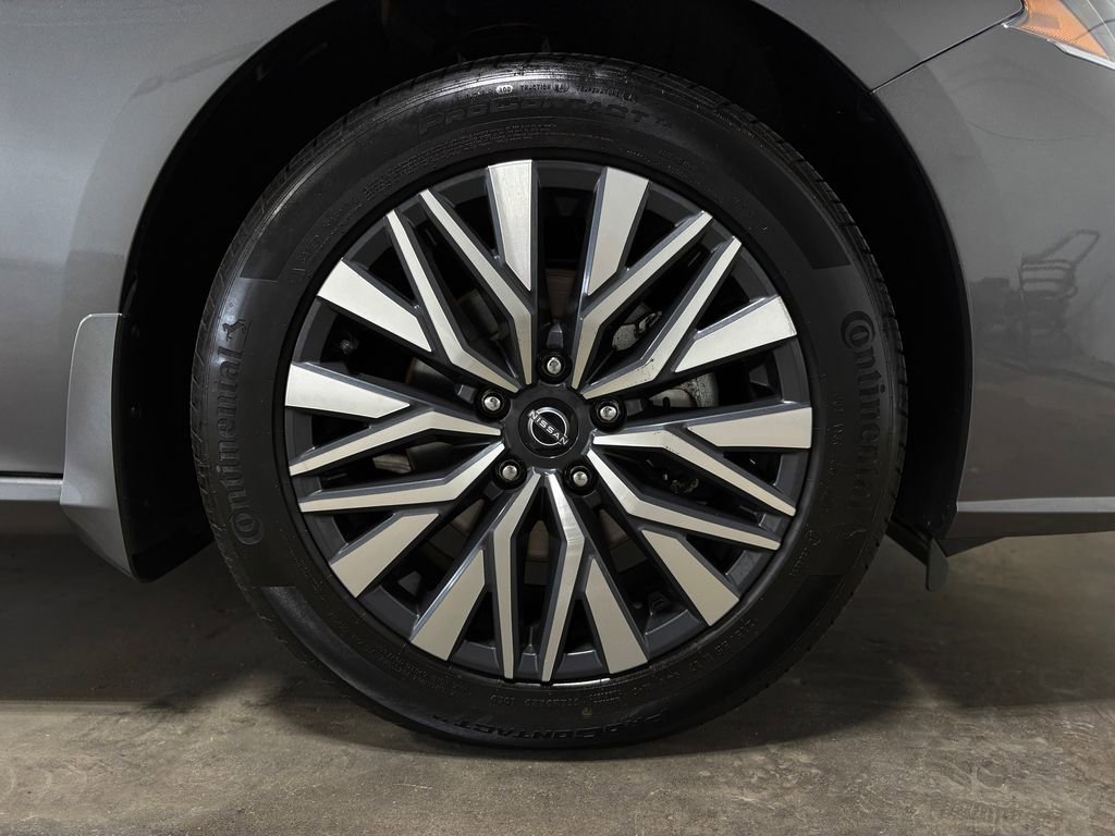 Used 2024 Nissan Altima 2.5 SV image 34
