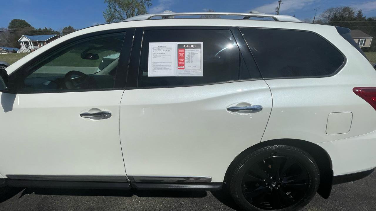 Used 2017 Nissan Pathfinder Platinum w/ Midnight Edition Package AWD/4WD image 4