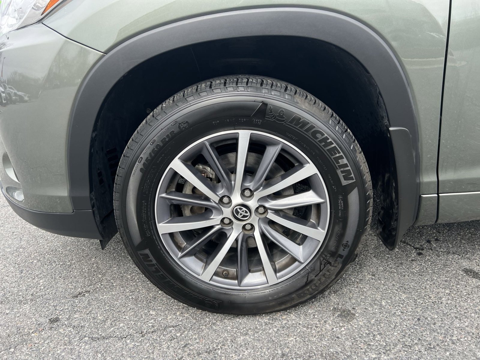 Used 2017 Toyota Highlander XLE image 12