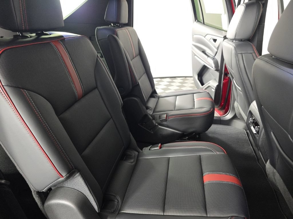 New 2027 Chevrolet Traverse RS w/ LPO, Floor Liner Package FWD image 37