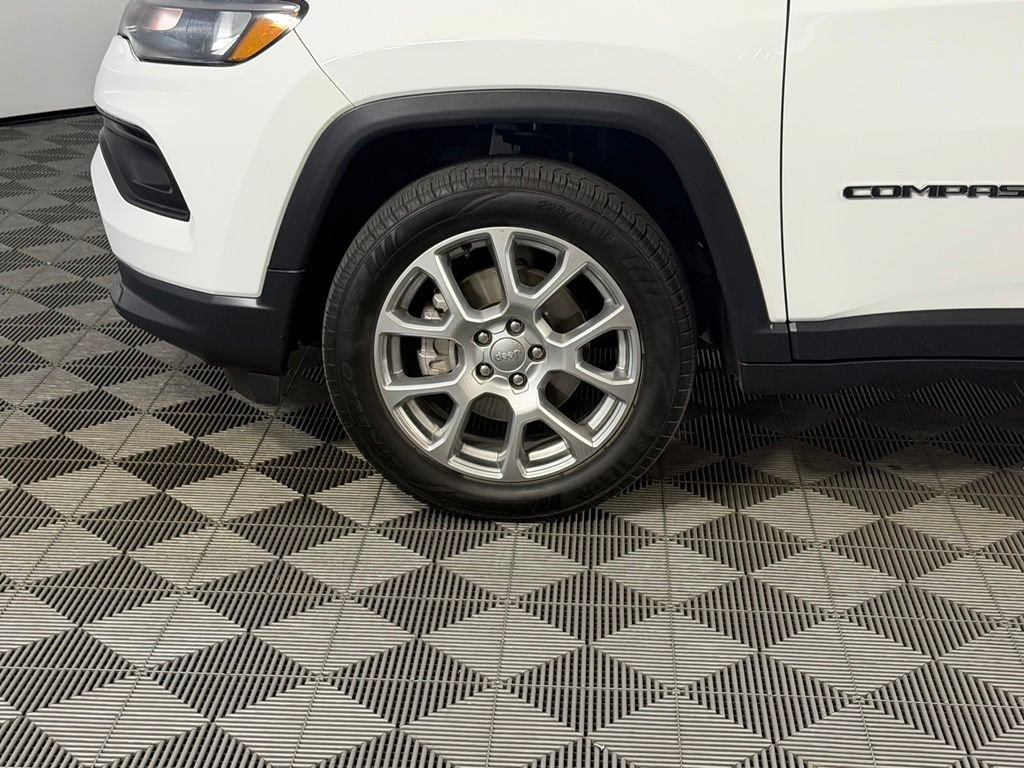 Used 2022 Jeep Compass Latitude AWD/4WD image 11