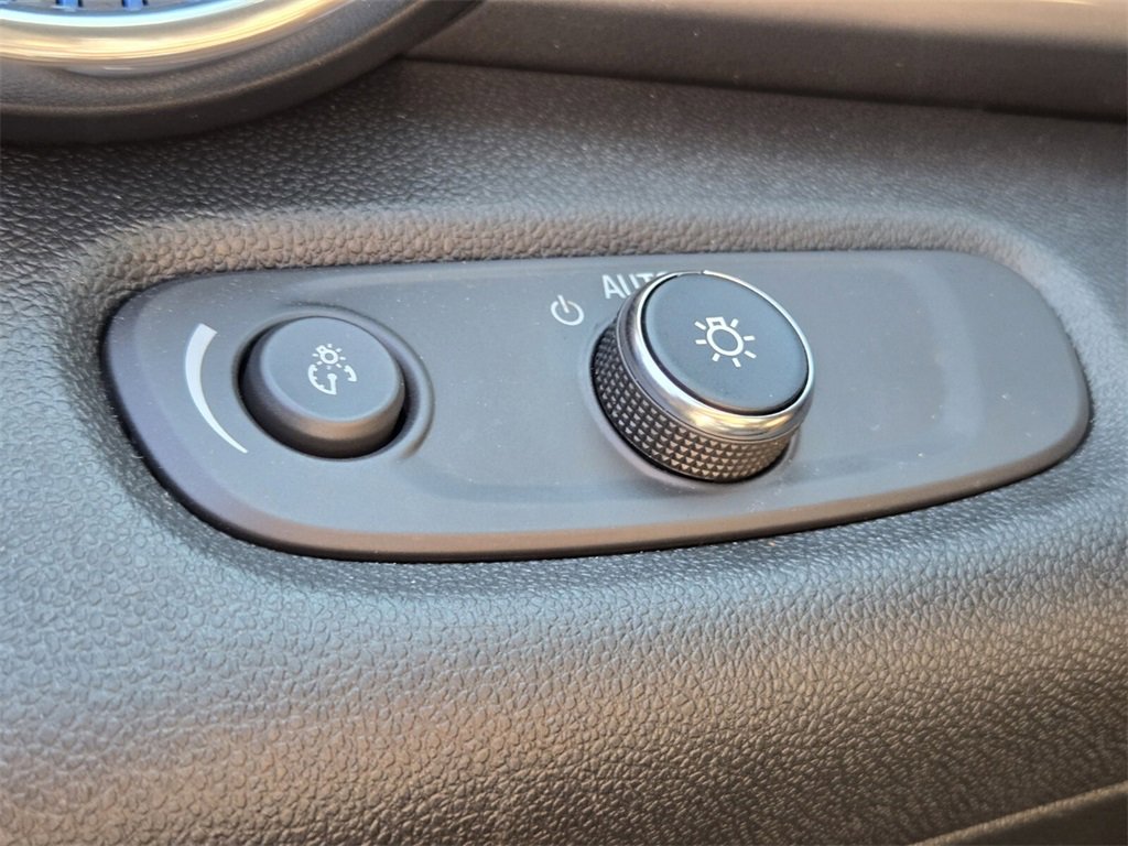 Used 2024 Chevrolet Trax LT image 33