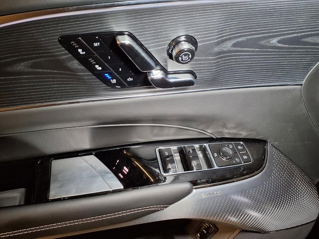 New 2026 Cadillac Lyriq V AWD/4WD image 16