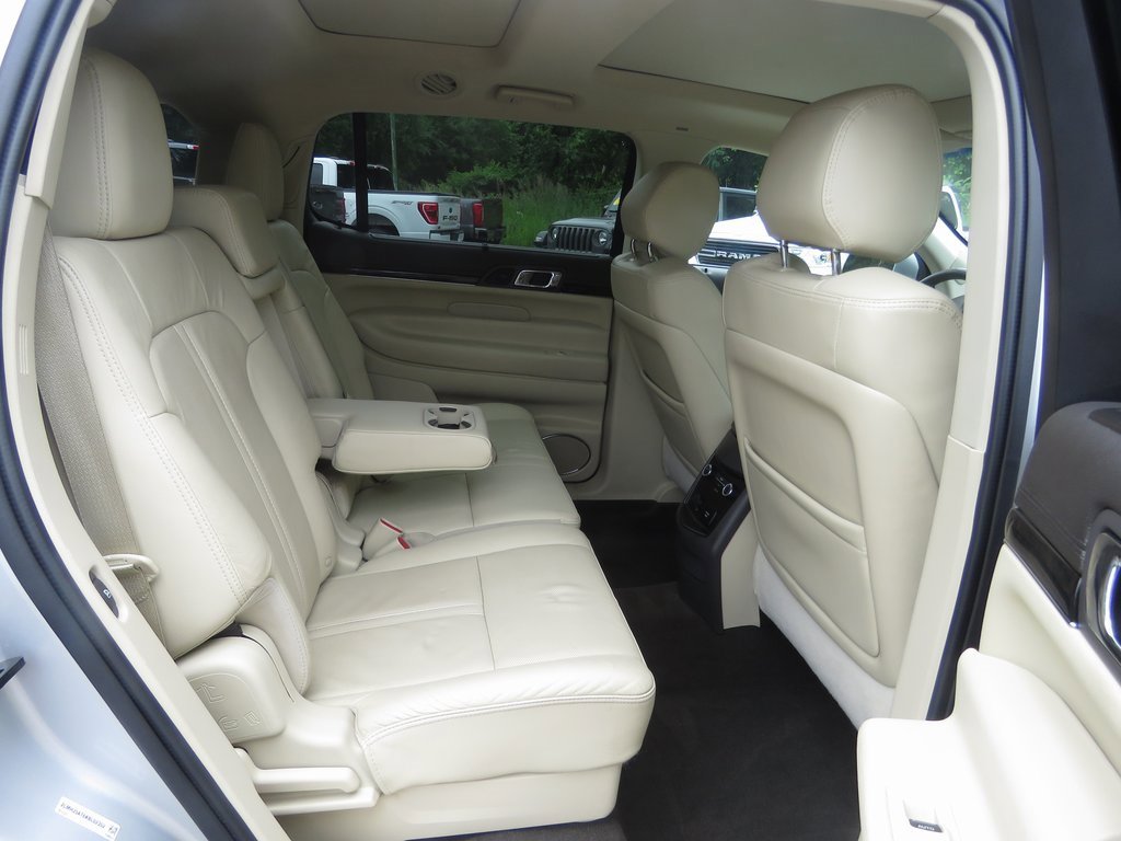 Used 2019 Lincoln MKT AWD image 17