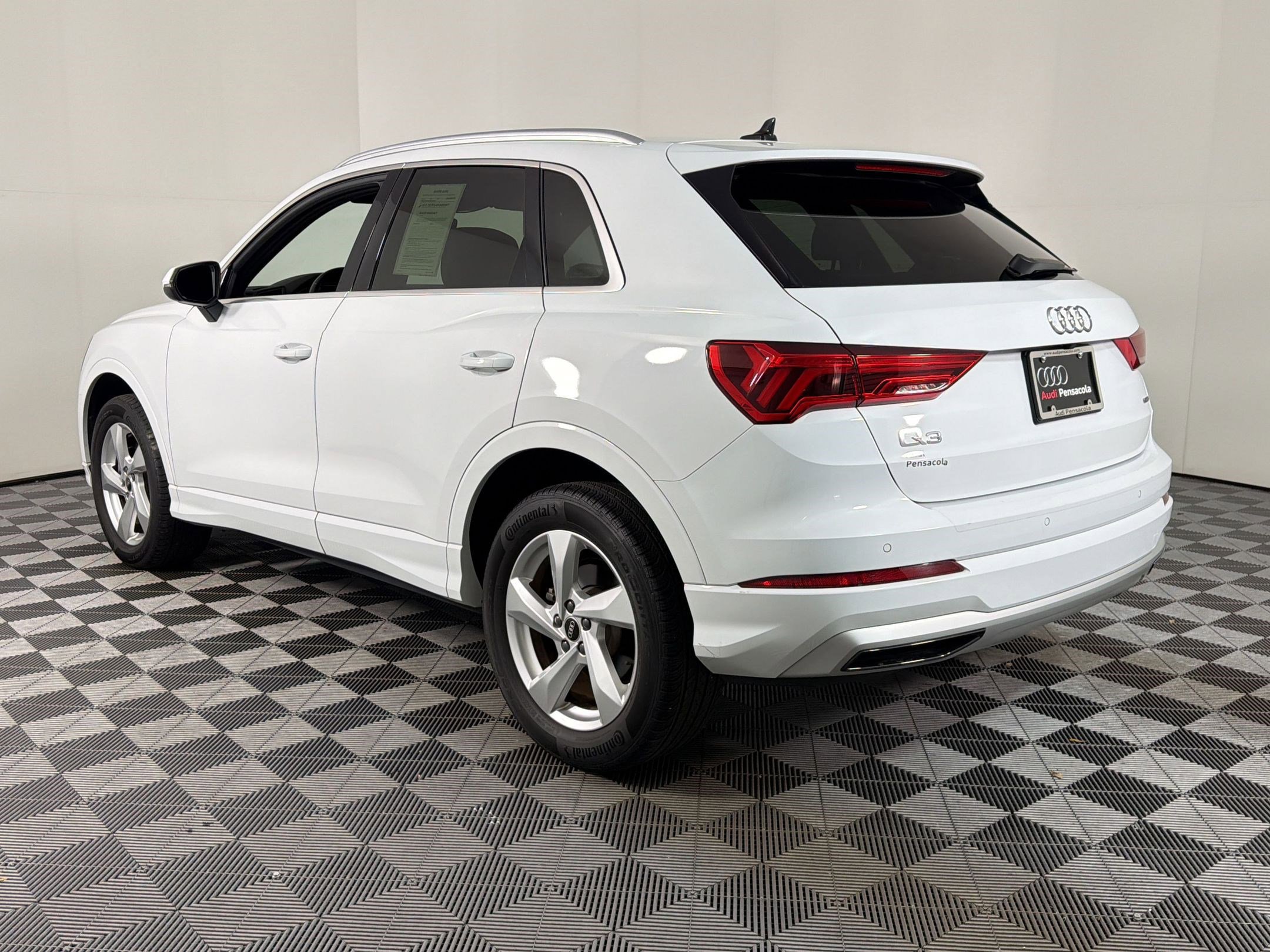 Certified 2022 Audi Q3 2.0T Premium w/ Convenience Package image 3