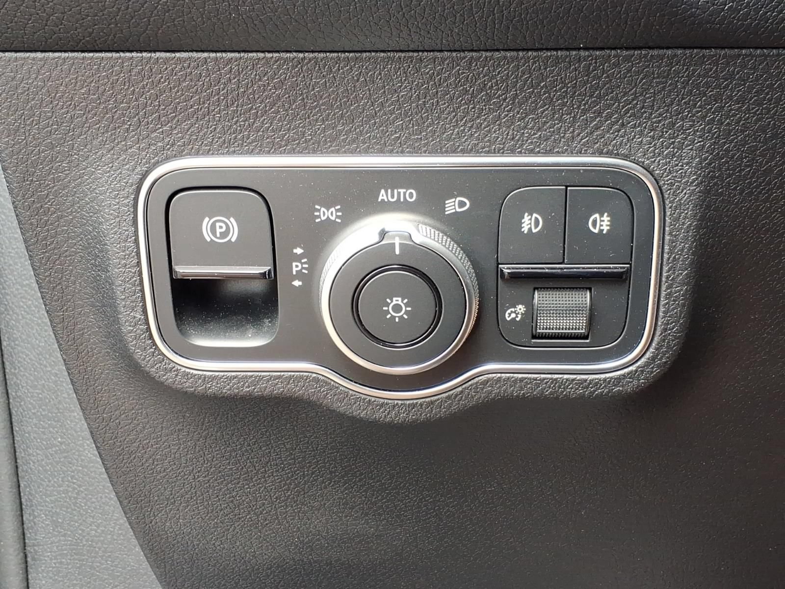 Certified 2025 Mercedes-Benz GLB 250 4MATIC image 16