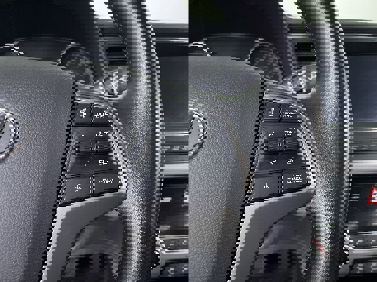 Used 2017 Hyundai Elantra Limited image 26