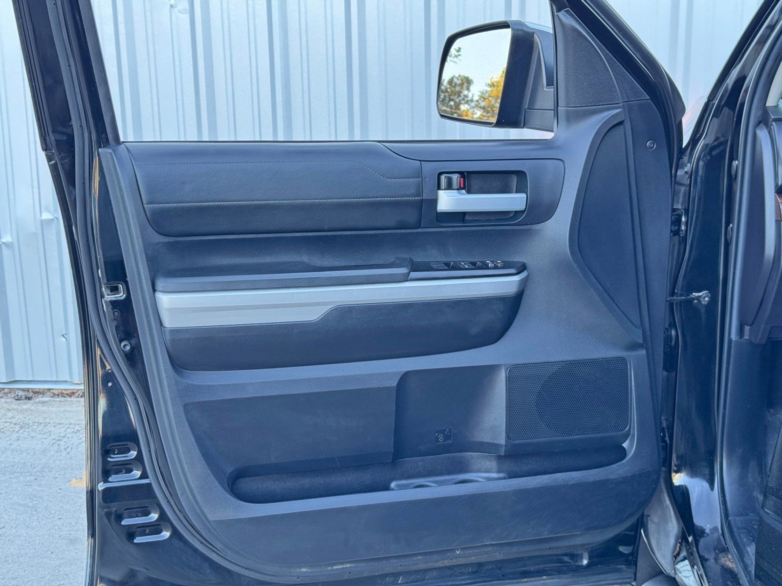 Used 2015 Toyota Tundra Limited w/ Limited Premium Package image 37