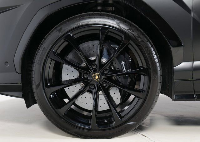 Used 2022 Lamborghini Urus image 9