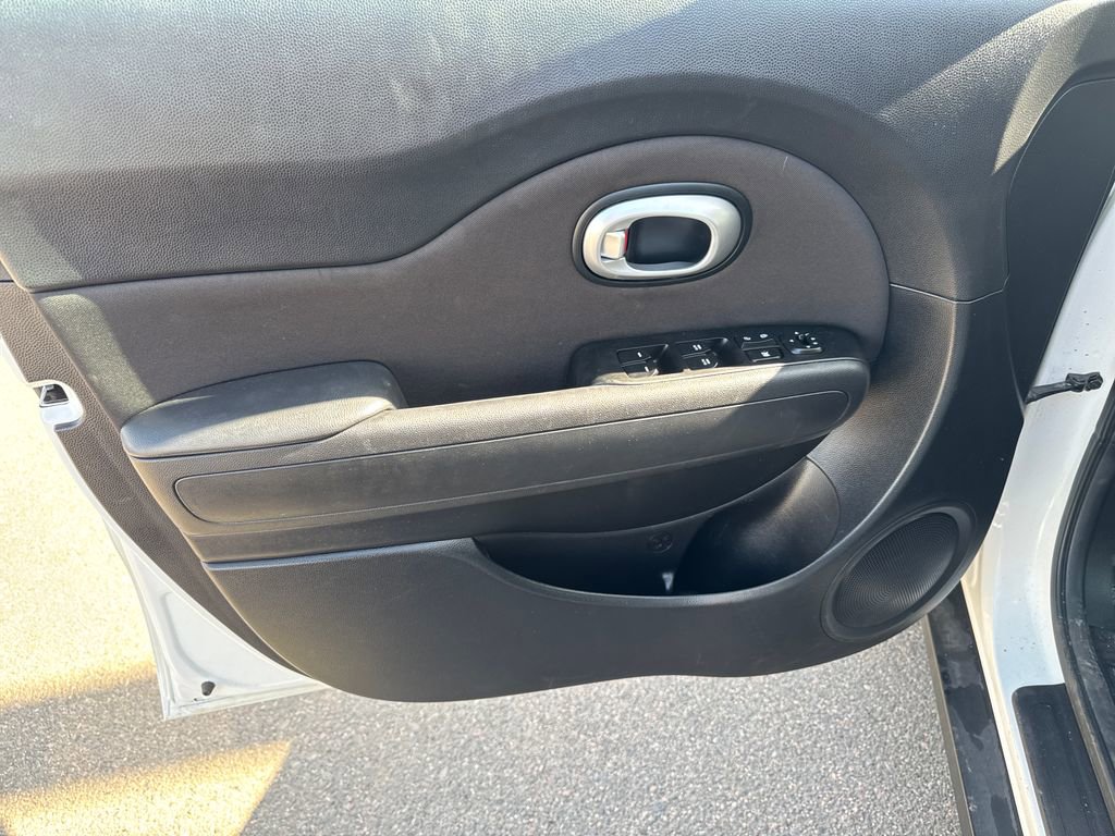 Used 2016 Kia Soul + FWD image 10