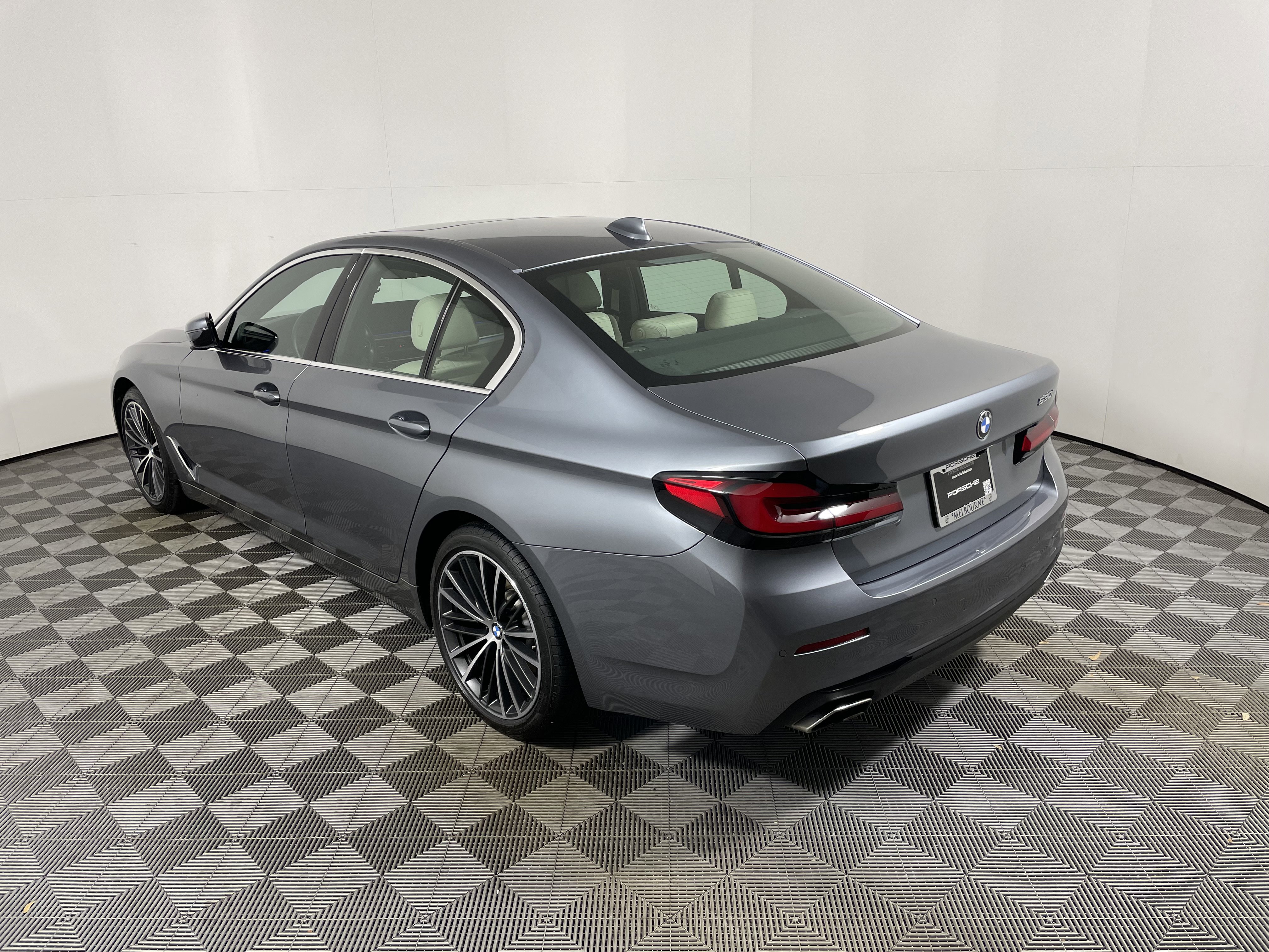 Used 2022 BMW 530i w/ Premium Package image 3