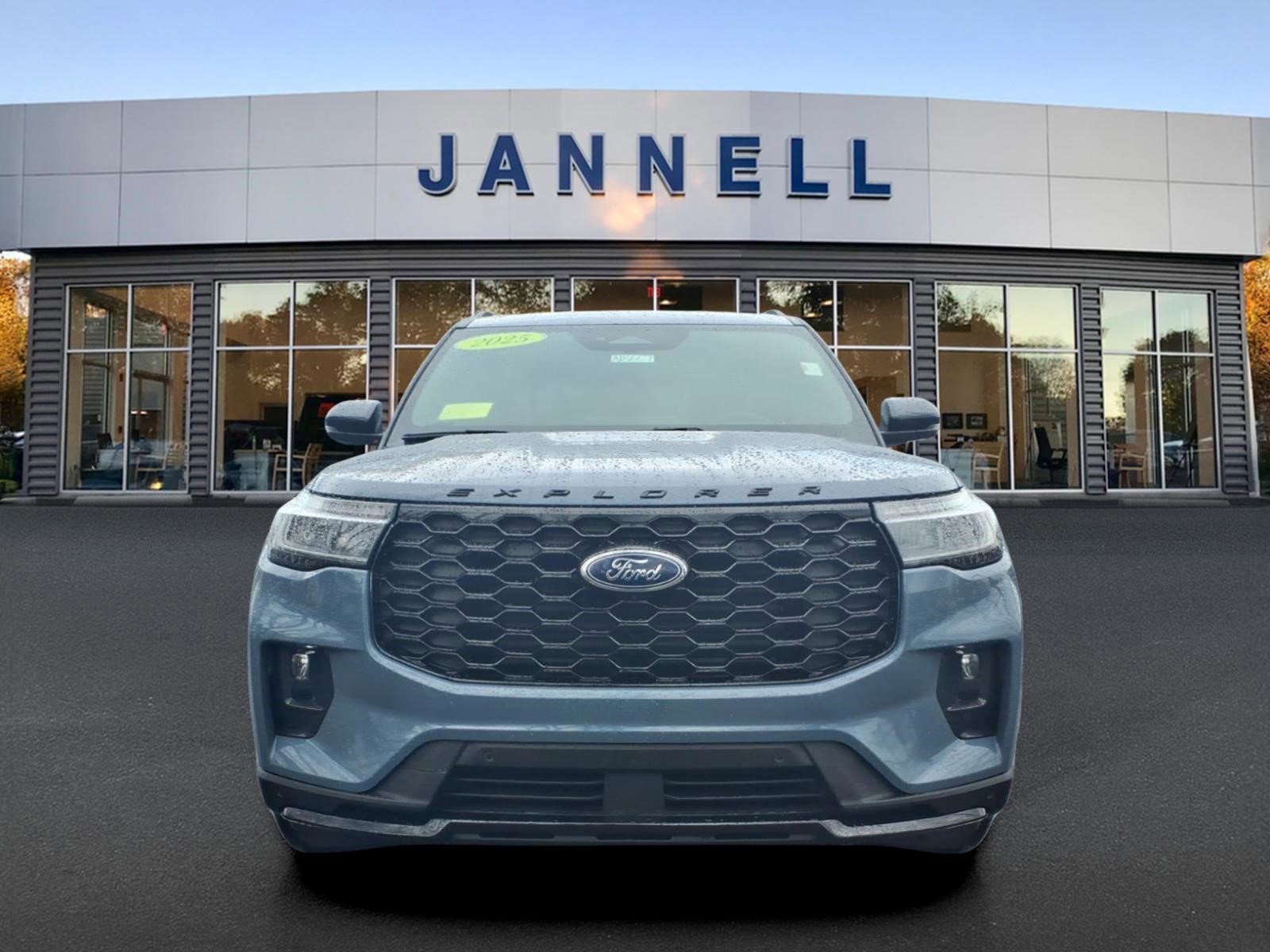 Used 2025 Ford Explorer ST-Line w/ ST-Line Street Pack AWD/4WD image 2