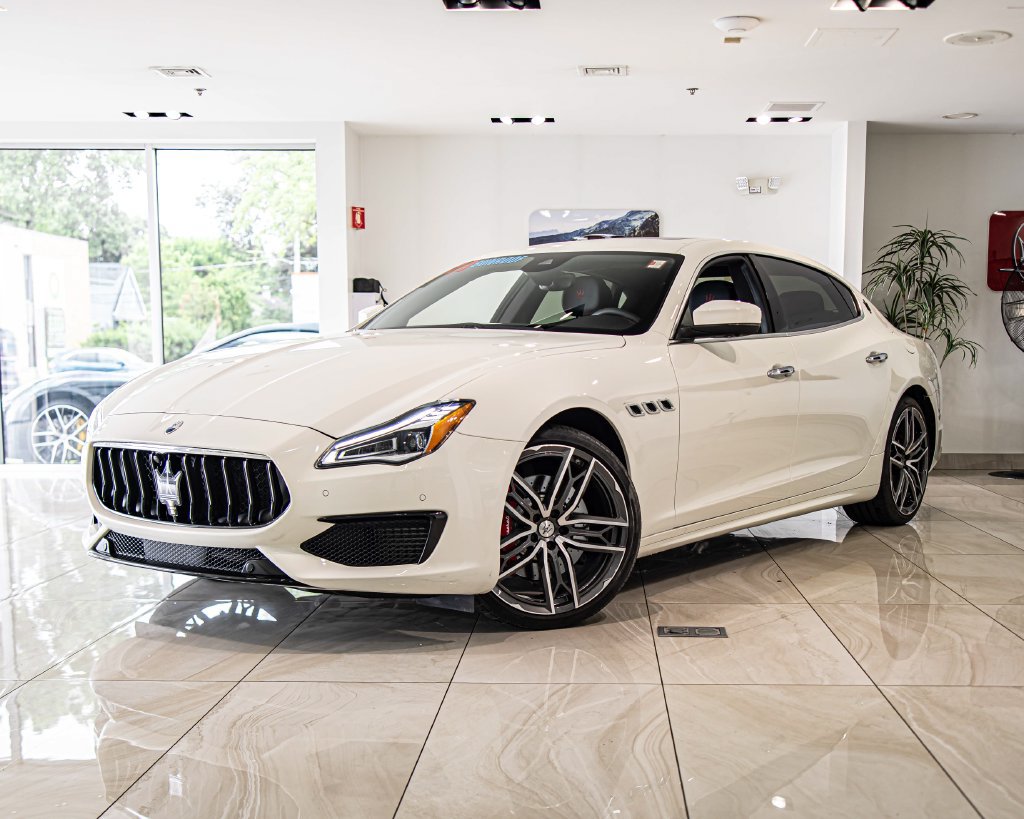Used 2023 Maserati Quattroporte Modena Q4 AWD/4WD image 1