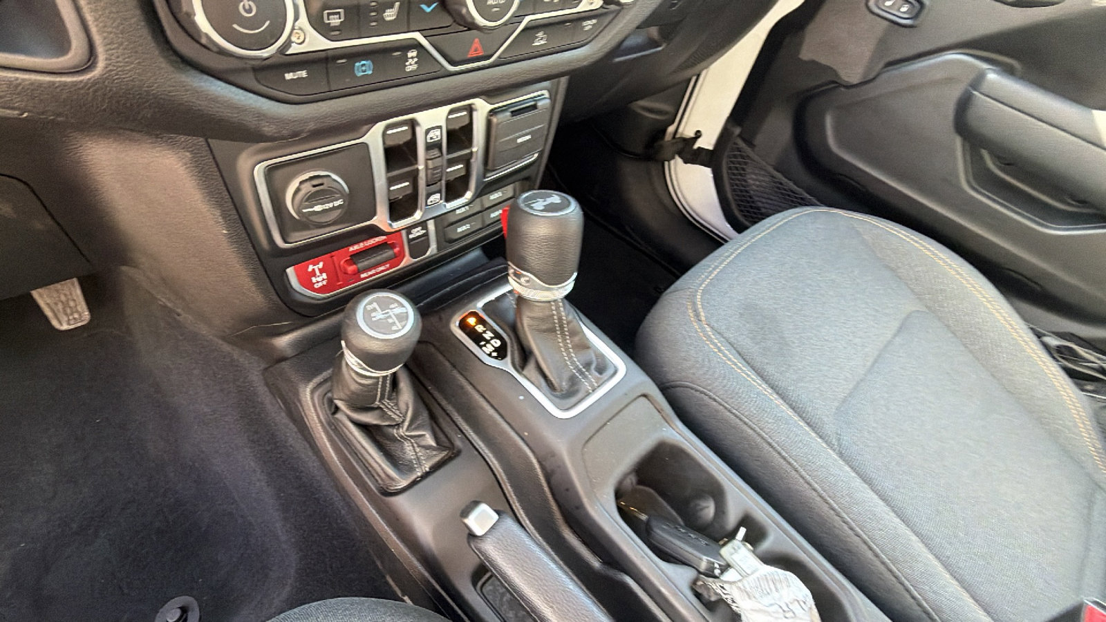 Used 2025 Jeep Wrangler Unlimited Sport S 4xe AWD/4WD image 31