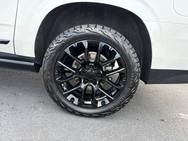 Used 2023 GMC Yukon XL Denali w/ Advanced Technology Package AWD/4WD image 10