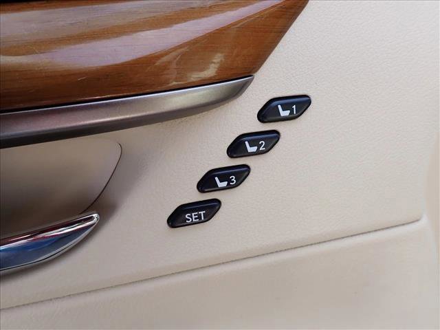 Used 2014 Lexus ES 300h w/ Luxury Package w/Bamboo Trim image 14