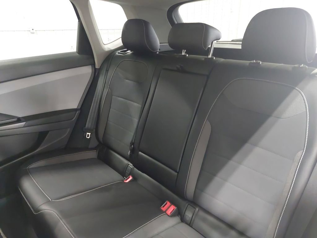 Used 2023 Volkswagen Taos SE w/ Panoramic Sunroof Package image 13