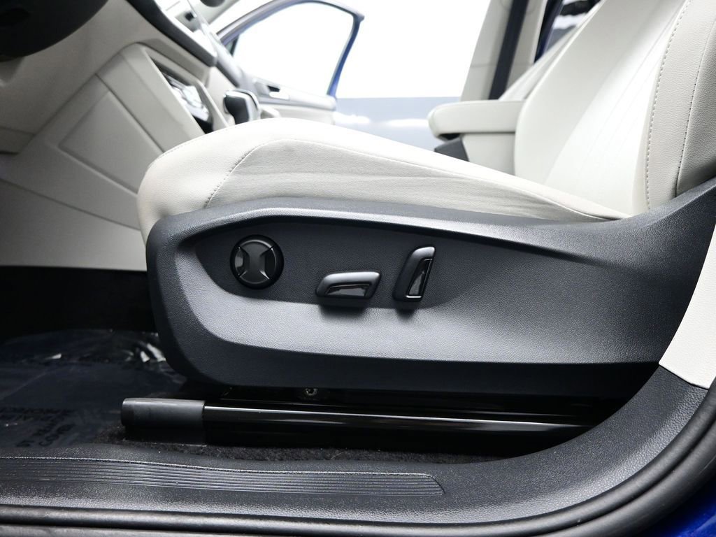 Used 2024 Volkswagen Tiguan SE image 11