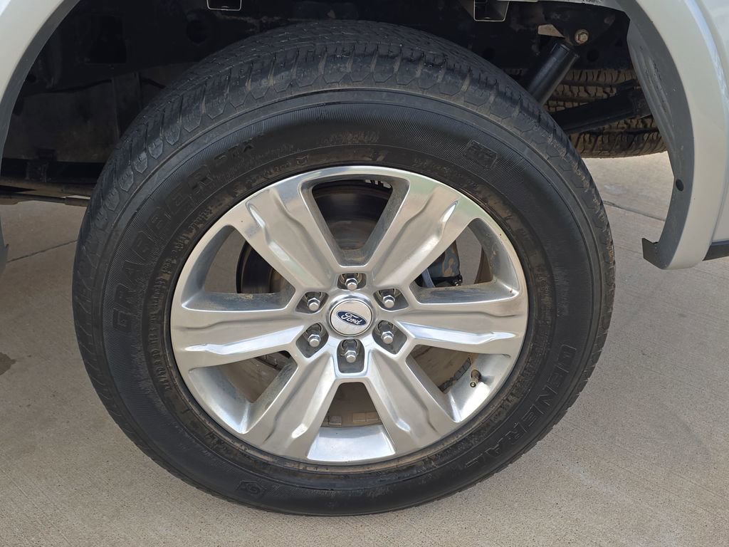 Used 2015 Ford F150 Platinum w/ Equipment Group 701A Luxury image 31