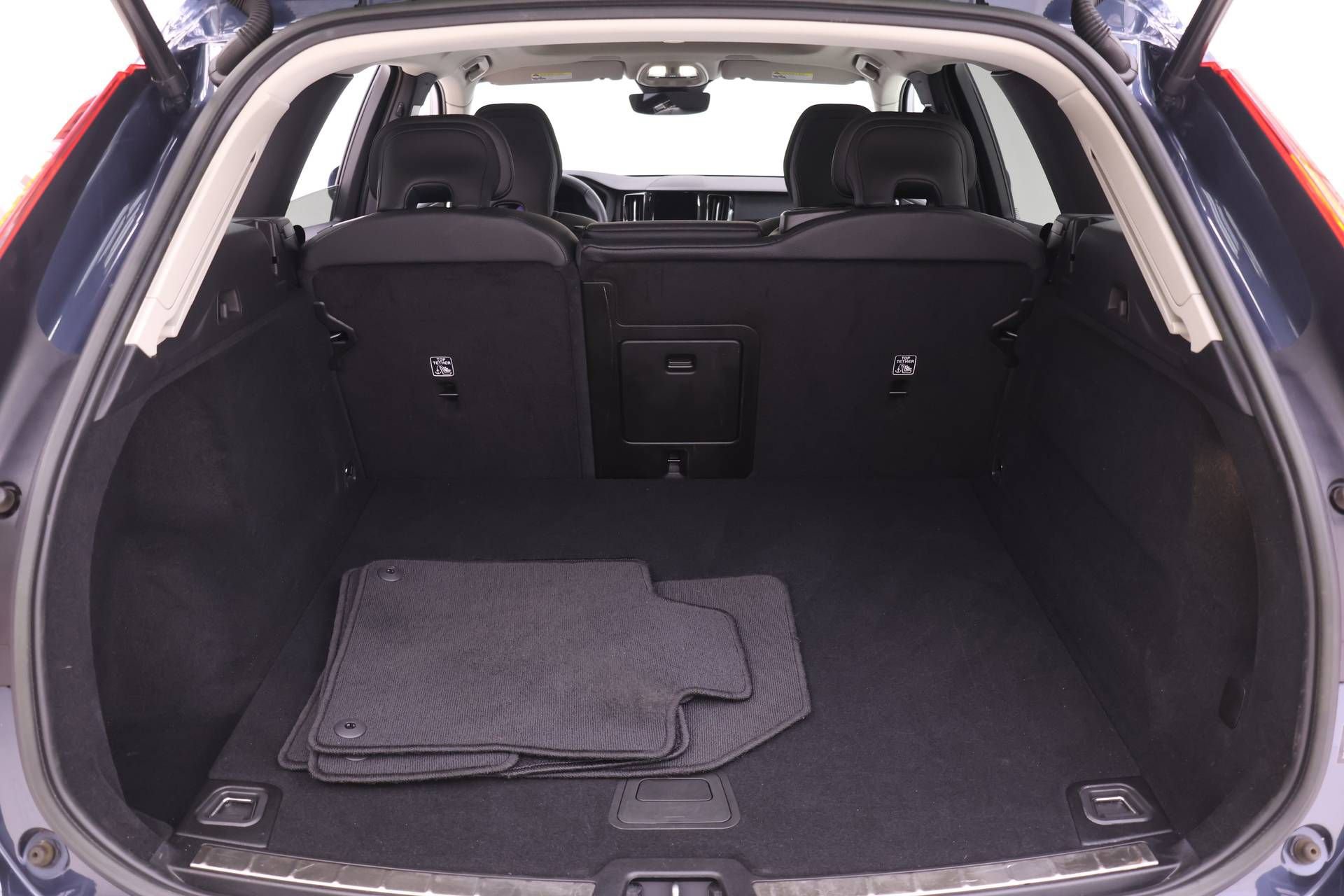 Certified 2023 Volvo XC60 B5 Plus image 18