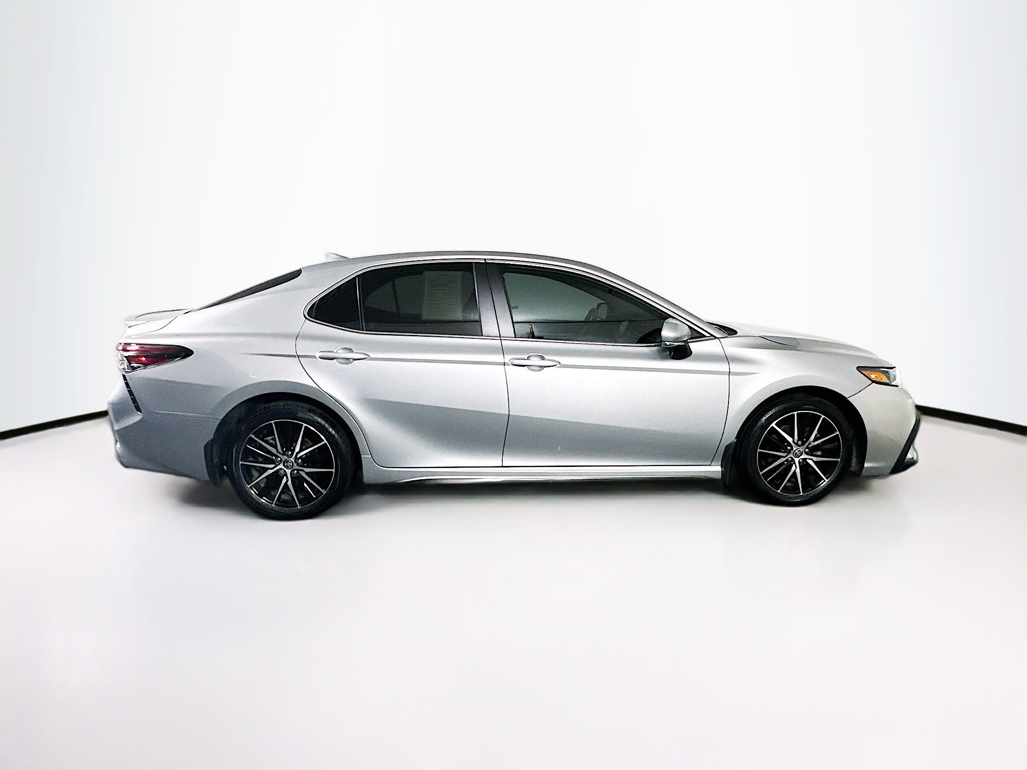 Used 2024 Toyota Camry SE FWD image 10