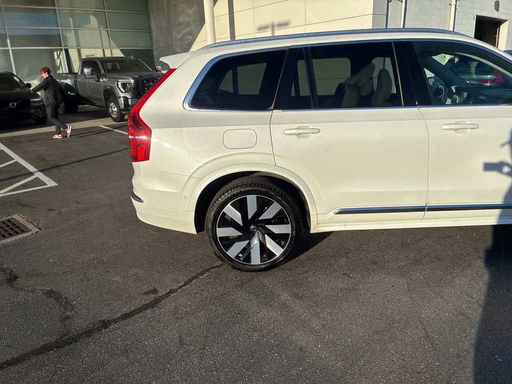 Used 2024 Volvo XC90 T8 Plus w/ Protection Package Premier AWD/4WD image 3