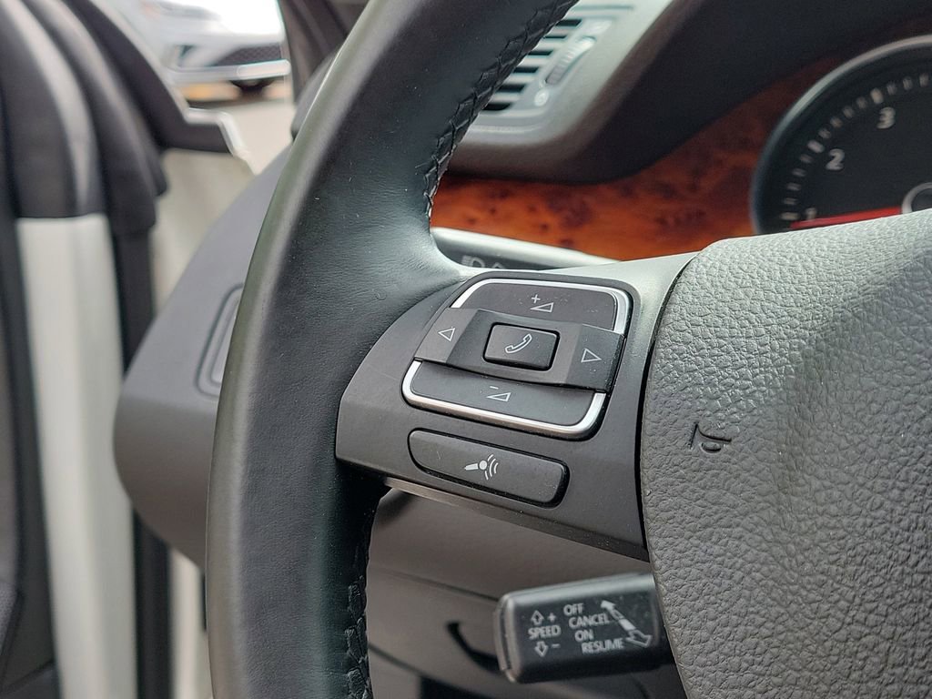 Used 2011 Volkswagen CC Lux image 29