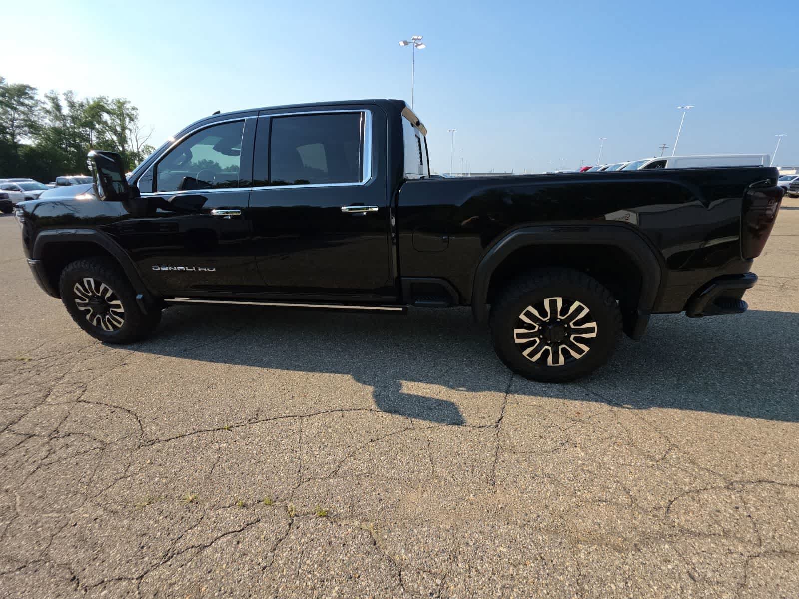 Used 2024 GMC Sierra 3500 Denali Ultimate AWD/4WD image 12