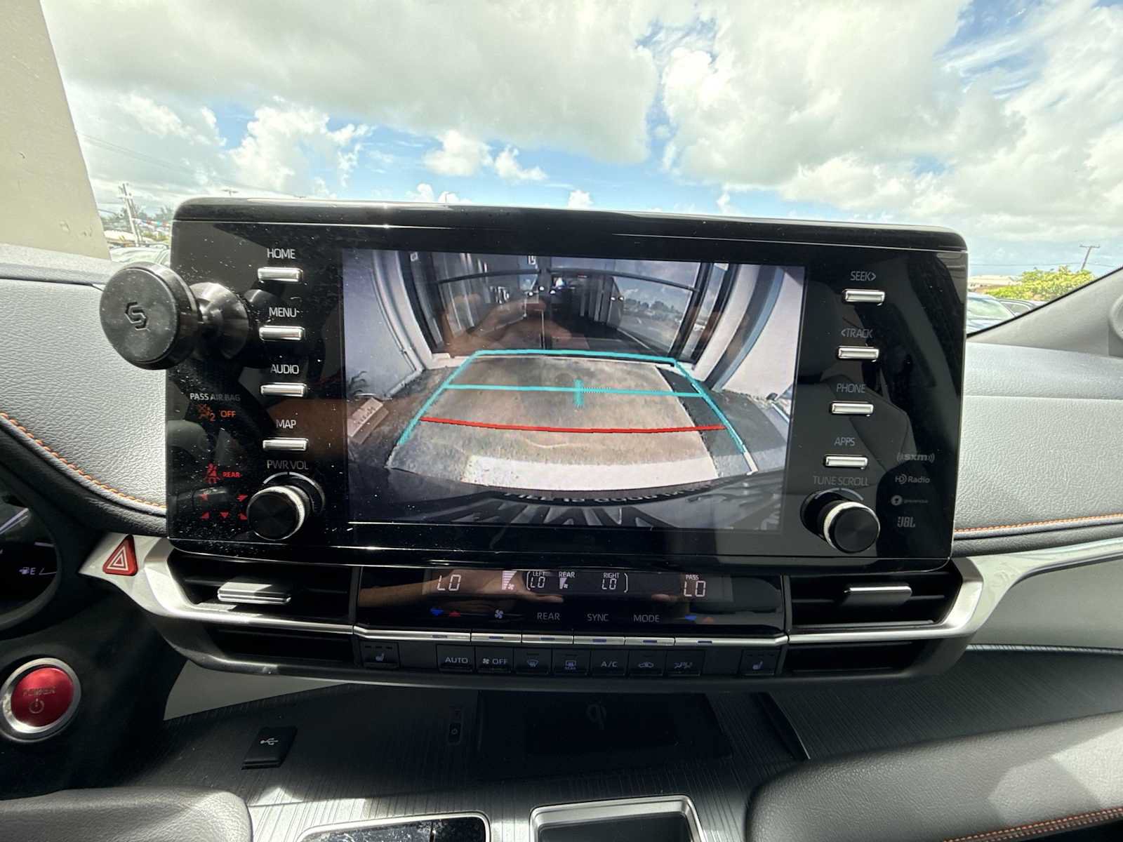 Used 2022 Toyota Sienna XSE AWD/4WD image 18