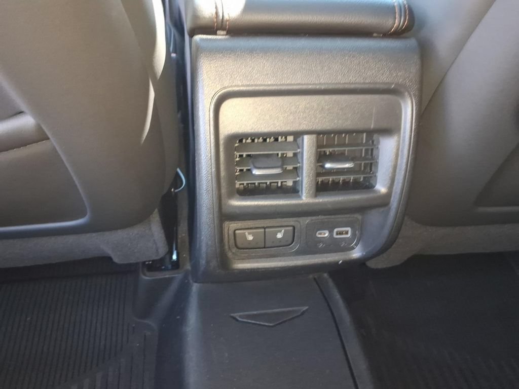 Used 2022 Cadillac XT4 Sport w/ LPO, ONYX Package FWD image 11