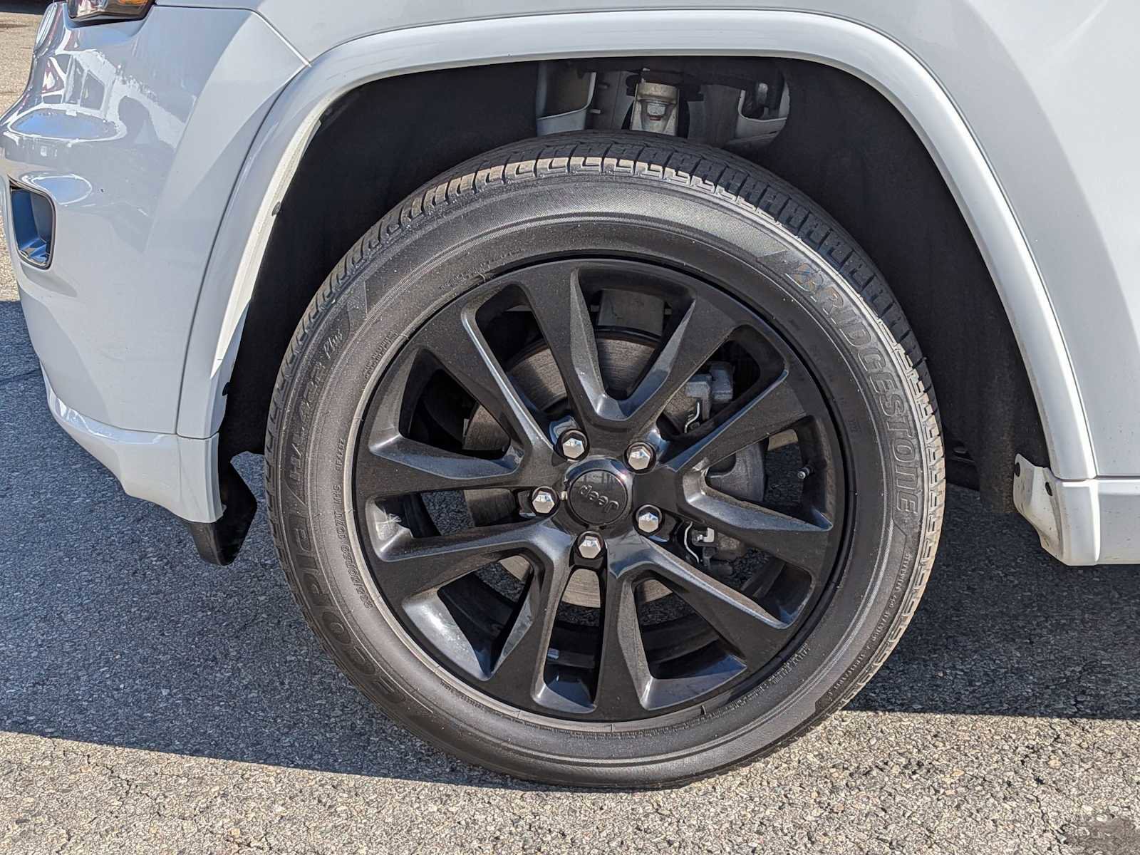 Used 2019 Jeep Grand Cherokee Altitude AWD/4WD image 27