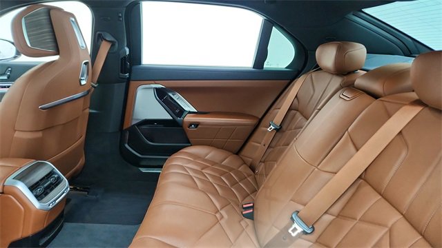 Used 2023 BMW 740i w/ Executive Package image 28