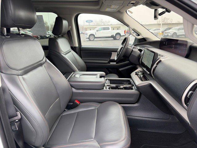 Used 2025 Ford Expedition Active image 21