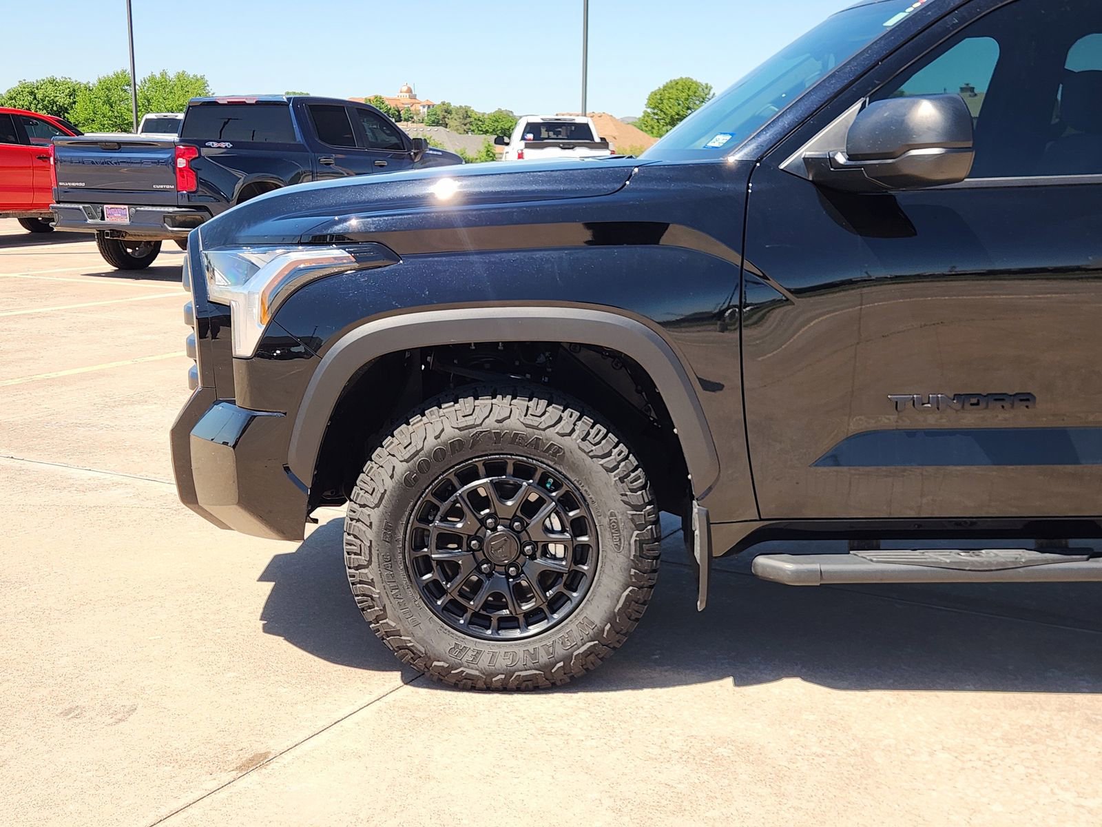 Used 2025 Toyota Tundra SR5 AWD/4WD image 9